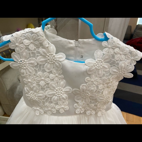 Adorable white embroidered and toole dress - Picture 4 of 4